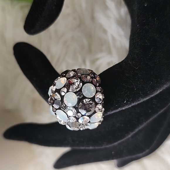 Black Dome Cocktail Ring - Picture 4 of 7